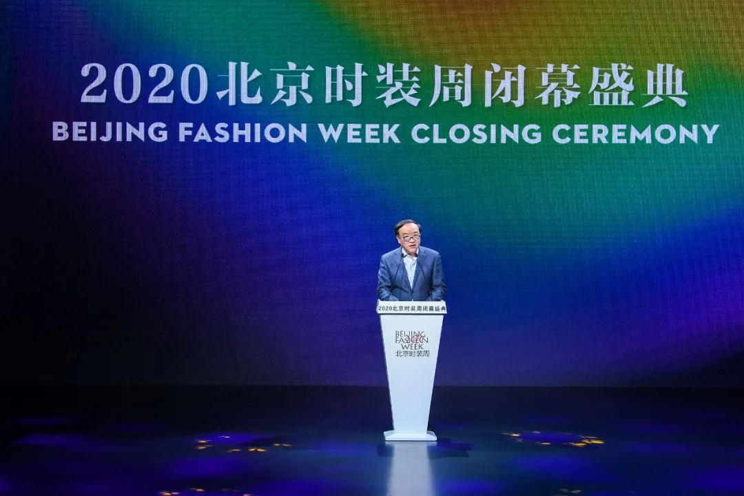五年孕育 一树繁花,2020北京时装周“追光”之旅完美落幕 五年孕育 一树繁花,2020北京时装周“追光”之旅完美落幕